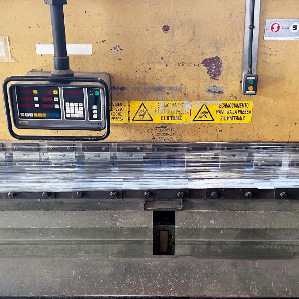 USED SCHIAVI RG 103 PRESS BRAKE MACHINE